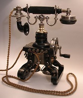 wikimedia: Ericssons skelettapparat "Taxen", 1892 Telefon / Phone